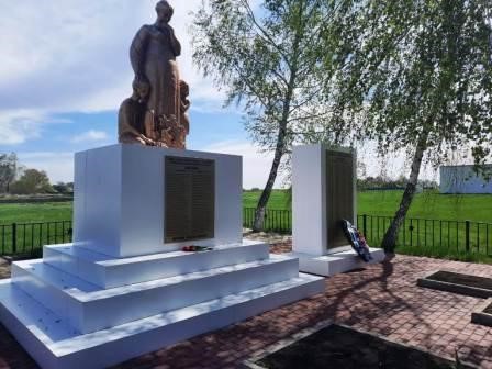 Братская могила воинов Советской Армии, погибших в период Великой Отечественной войны